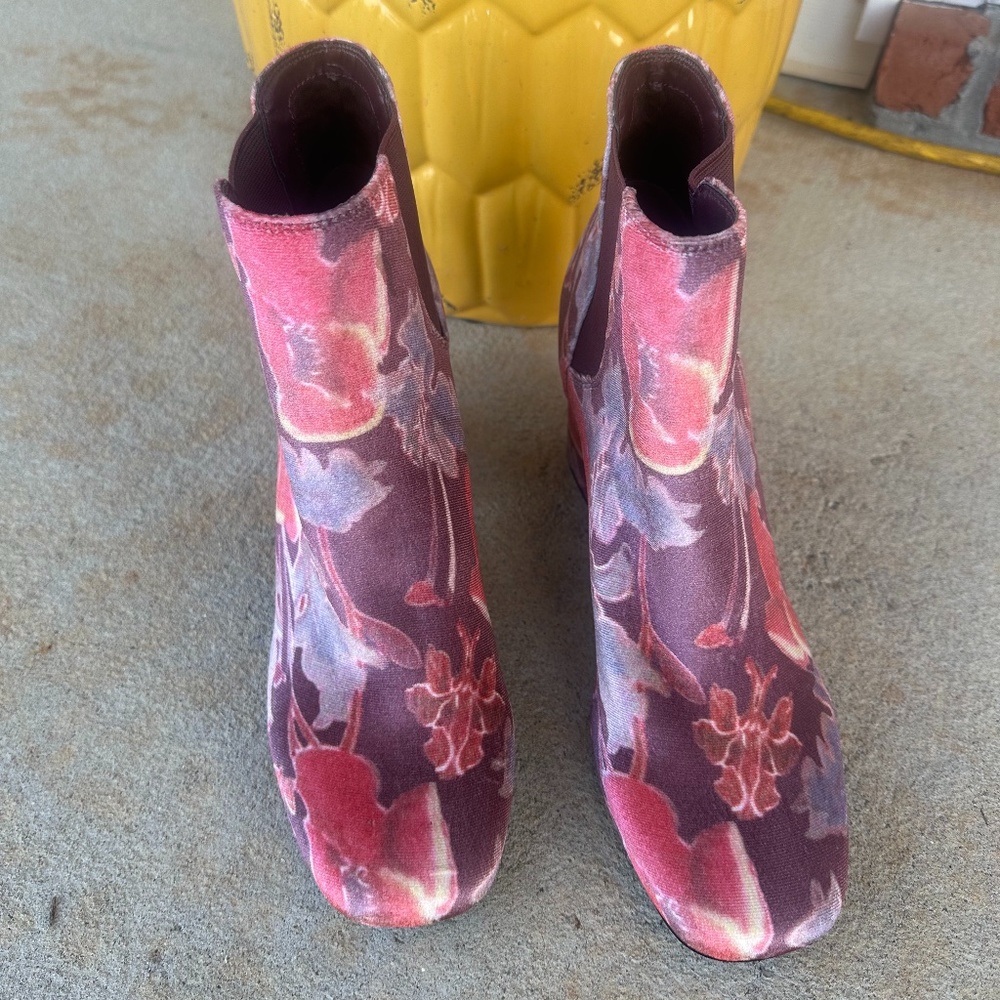 Indigo Rd Floral Velvet Slip-on Boots Size 9.5